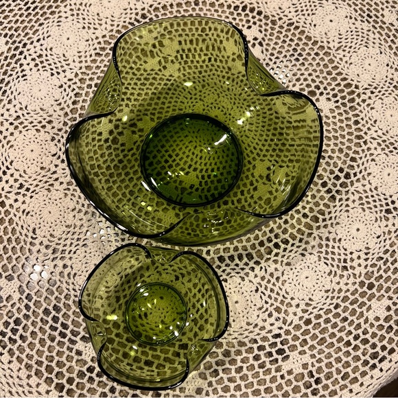 Anchor Hocking Accent Modern Chip Dip Bowls Avocado Green Pinched Glass 1960s - Picture 2 of 7